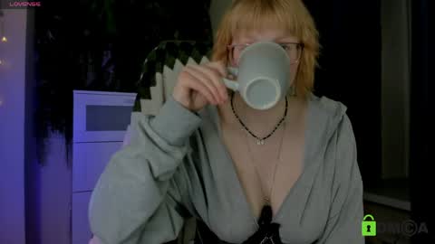 Melissa online show from April 16, 2026, 9:39 pm