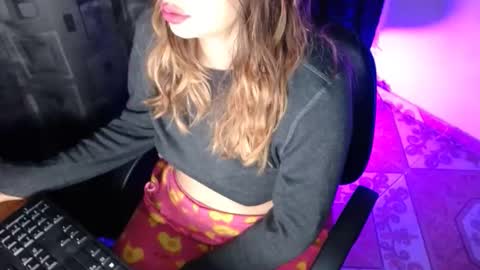 Snapshot of melissacut3x chatting on April 15, 2026, 10:33 am melissacut3x online show from April 15, 2026, 10:33 am