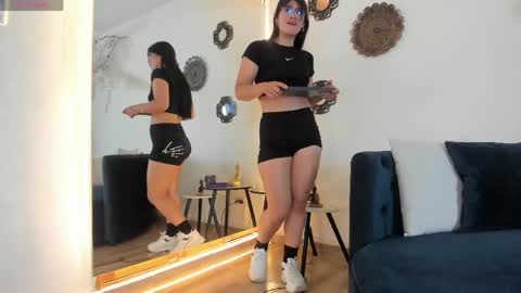 Snapshot of melissahill__ chatting on May 7, 2026, 7:52 pm Meli online show from May 7, 2026, 7:52 pm