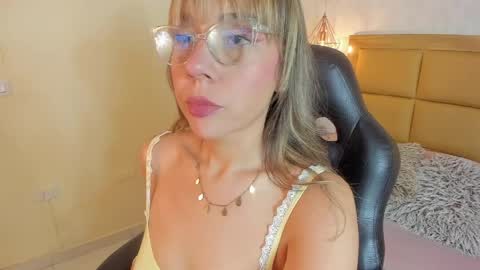 Snapshot of melissarouge chatting on May 22, 2026, 7:30 pm online show from May 22, 2026, 7:30 pm