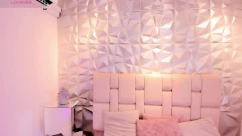  Mell online show from April 9, 2026, 11:59 am