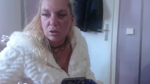 Snapshot of melli23 chatting on June 9, 2026, 1:45 pm Melli online show from June 9, 2026, 1:45 pm