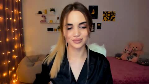 Tessa online show from December 9, 2024, 8:01 pm