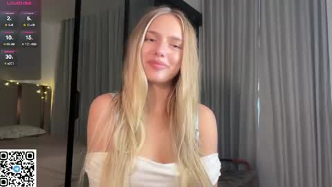 Snapshot of mellisssa_xo chatting on July 9, 2026, 7:34 am lily Alice online show from July 9, 2026, 7:34 am