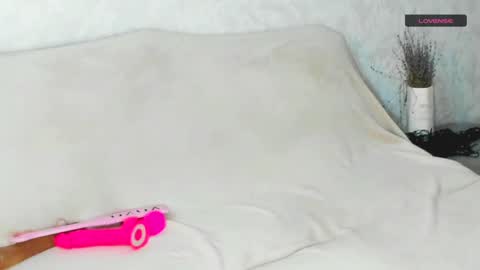 Snapshot of melmooon chatting on December 15, 2024, 1:43 pm MelMooon online show from December 15, 2024, 1:43 pm