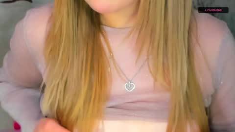 Snapshot of melmooon chatting on December 16, 2024, 5:11 pm MelMooon online show from December 16, 2024, 5:11 pm