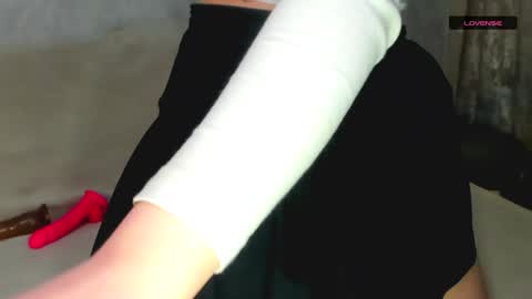 Snapshot of melmooon chatting on December 21, 2024, 5:29 pm MelMooon online show from December 21, 2024, 5:29 pm