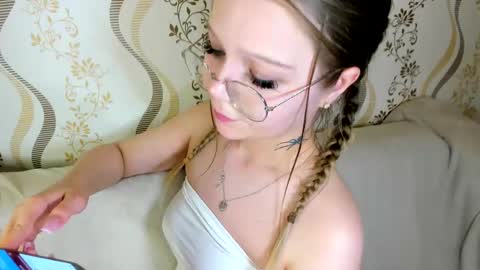 Snapshot of melmooon chatting on September 9, 2025, 7:02 pm MelMooon online show from September 9, 2025, 7:02 pm