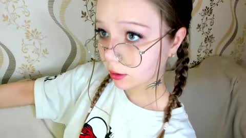 Snapshot of melmooon chatting on September 21, 2025, 7:04 pm MelMooon online show from September 21, 2025, 7:04 pm