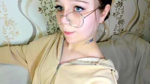 Snapshot of melmooon chatting on September 29, 2025, 6:46 pm MelMooon online show from September 29, 2025, 6:46 pm