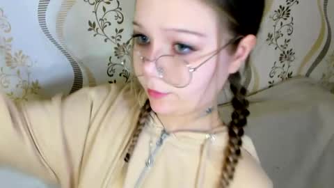 Snapshot of melmooon chatting on October 7, 2025, 2:25 pm MelMooon online show from October 7, 2025, 2:25 pm