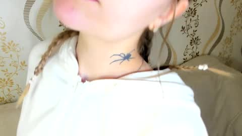 Snapshot of melmooon chatting on October 11, 2025, 12:04 pm MelMooon online show from October 11, 2025, 12:04 pm