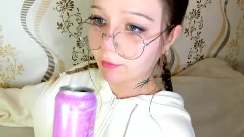 Snapshot of melmooon chatting on October 13, 2025, 1:44 pm MelMooon online show from October 13, 2025, 1:44 pm