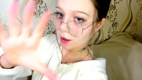 Snapshot of melmooon chatting on November 5, 2025, 8:09 pm MelMooon online show from November 5, 2025, 8:09 pm