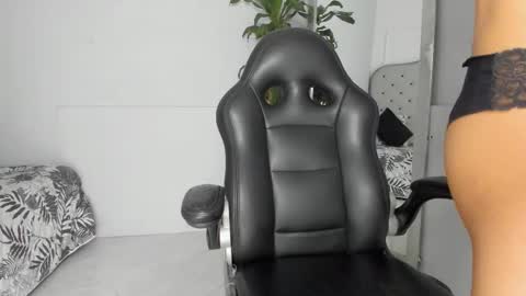 Melodi  online show from November 23, 2025, 11:21 am