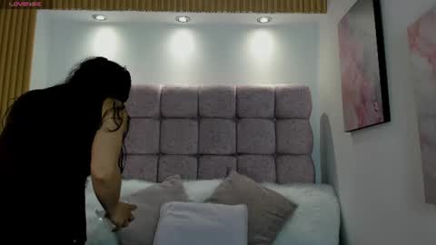 Snapshot of melodiroux_ chatting on June 19, 2026, 1:04 pm Melodi online show from June 19, 2026, 1:04 pm