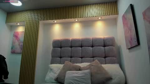 Snapshot of melodiroux_ chatting on June 24, 2026, 12:26 pm Melodi online show from June 24, 2026, 12:26 pm