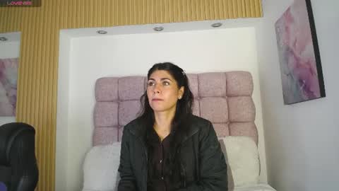 Snapshot of melodiroux_ chatting on June 28, 2026, 12:44 pm Melodi online show from June 28, 2026, 12:44 pm