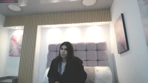 Snapshot of melodiroux_ chatting on July 2, 2026, 12:44 pm Melodi online show from July 2, 2026, 12:44 pm