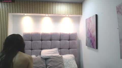 Snapshot of melodiroux_ chatting on July 16, 2026, 12:55 pm Melodi online show from July 16, 2026, 12:55 pm