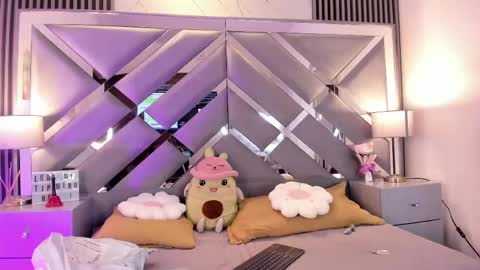 Snapshot of melody___sweet chatting on May 17, 2026, 8:27 pm mel online show from May 17, 2026, 8:27 pm