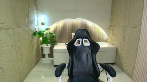 Snapshot of melody_clum chatting on June 20, 2026, 1:36 pm melody_clum online show from June 20, 2026, 1:36 pm