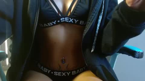 melody_mercy online show from December 13, 2024, 3:43 pm