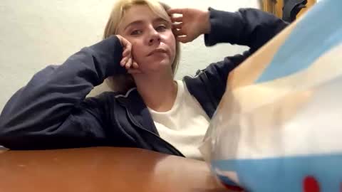 sophia online show from October 23, 2025, 2:38 pm