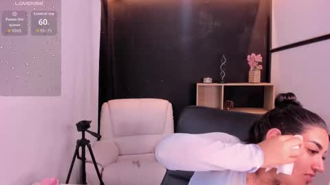 melodysnow online show from November 13, 2025, 8:52 pm