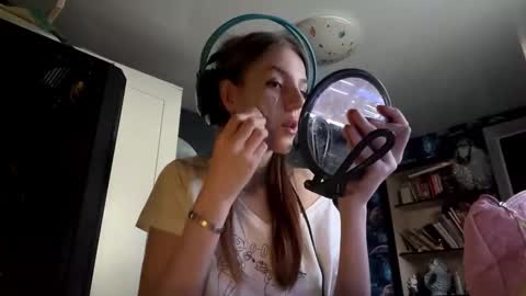 Snapshot of melonygriffen chatting on September 17, 2025, 12:29 pm Hi Im Aria 18 years old online show from September 17, 2025, 12:29 pm