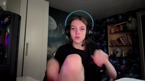 Snapshot of melonygriffen chatting on September 21, 2025, 12:07 pm Hi Im Aria 18 years old online show from September 21, 2025, 12:07 pm