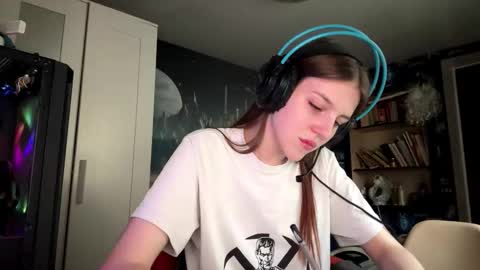 Snapshot of melonygriffen chatting on September 25, 2025, 12:09 pm Hi Im Aria 18 years old online show from September 25, 2025, 12:09 pm