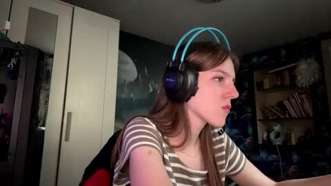 Snapshot of melonygriffen chatting on September 26, 2025, 12:31 pm Hi Im Aria 18 years old online show from September 26, 2025, 12:31 pm