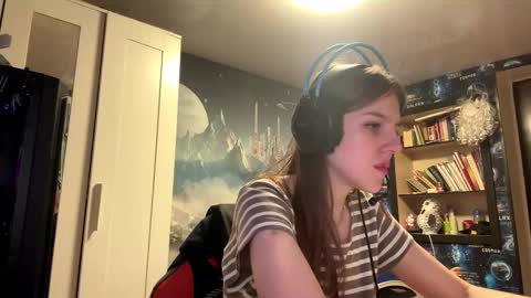 Snapshot of melonygriffen chatting on September 27, 2025, 3:17 pm Hi Im Aria 18 years old online show from September 27, 2025, 3:17 pm