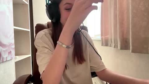 Snapshot of melonygriffen chatting on October 4, 2025, 1:20 pm Hi Im Aria 18 years old online show from October 4, 2025, 1:20 pm