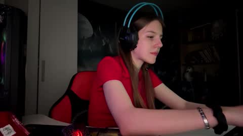 Snapshot of melonygriffen chatting on October 5, 2025, 12:14 pm Hi Im Aria 18 years old online show from October 5, 2025, 12:14 pm