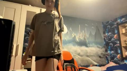 Snapshot of melonygriffen chatting on October 14, 2025, 2:18 pm Hi Im Aria 18 years old online show from October 14, 2025, 2:18 pm