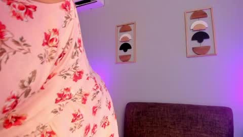 Snapshot of mely_ellis_ chatting on May 9, 2026, 11:43 pm Mely online show from May 9, 2026, 11:43 pm