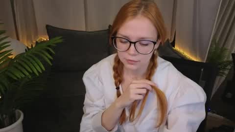 Snapshot of memymee_ chatting on June 8, 2026, 1:39 am memymee_ online show from June 8, 2026, 1:39 am