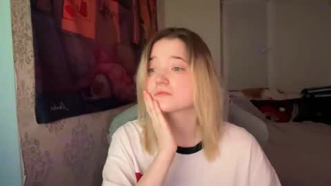 meowme online show from December 31, 2024, 6:13 pm