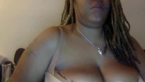 mercedesbuxxx online show from December 1, 2025, 5:12 am