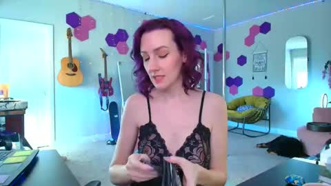 Snapshot of meredithbae chatting on February 24, 2025, 9:41 pm Meredith Bae online show from February 24, 2025, 9:41 pm