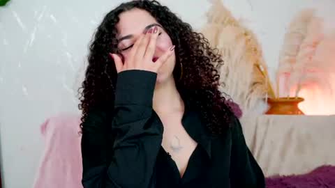 Snapshot of merida_bell18 chatting on July 3, 2026, 12:28 am Merida Bell online show from July 3, 2026, 12:28 am