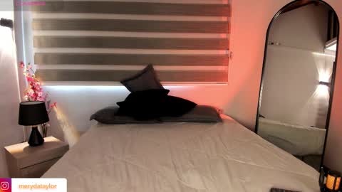 Merida  online show from November 29, 2025, 1:14 pm