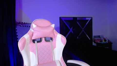 Snapshot of merlin__18 chatting on December 23, 2025, 4:21 am Merlin 18 online show from December 23, 2025, 4:21 am