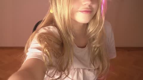 Lara OFFLINE  online show from January 12, 2025, 12:18 am