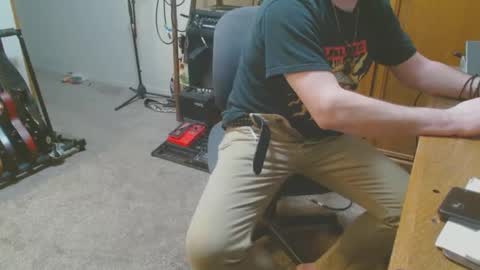 Snapshot of metalsharkk chatting on February 6, 2025, 10:32 pm metalsharkk online show from February 6, 2025, 10:32 pm