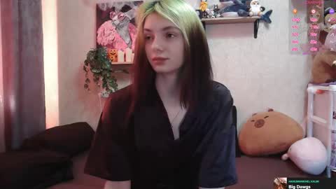 Snapshot of mevis_li chatting on October 19, 2025, 3:18 am Mavis online show from October 19, 2025, 3:18 am