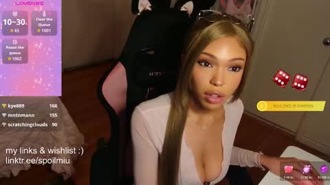 mew2wo online show from February 3, 2026, 2:53 am