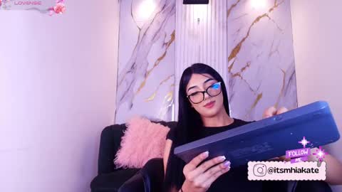 Snapshot of mhia_kate chatting on May 20, 2026, 12:11 pm Mhia Kate online show from May 20, 2026, 12:11 pm